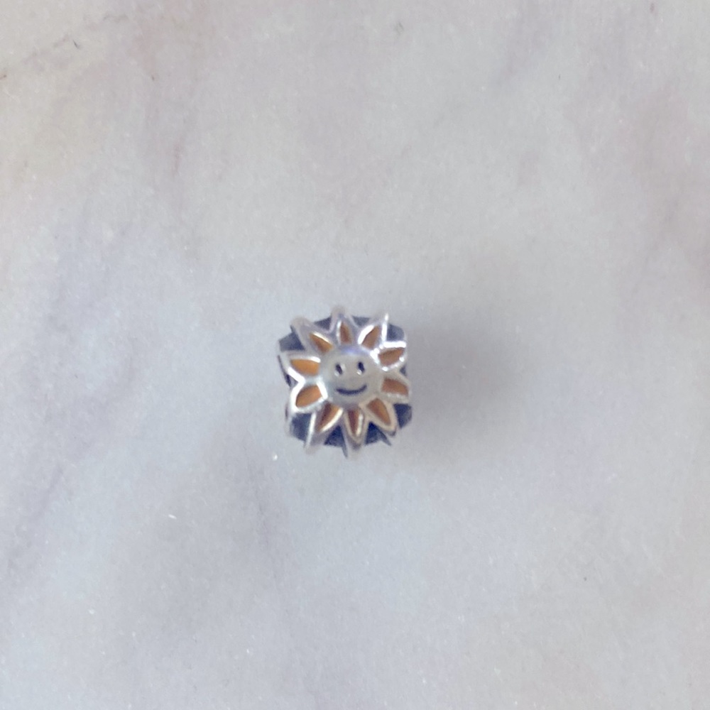 Authentic Pandora Retired Sun 🌞 Charm